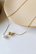 Load image into Gallery viewer, Shiny Gold Tone Pearl Ally Necklace
